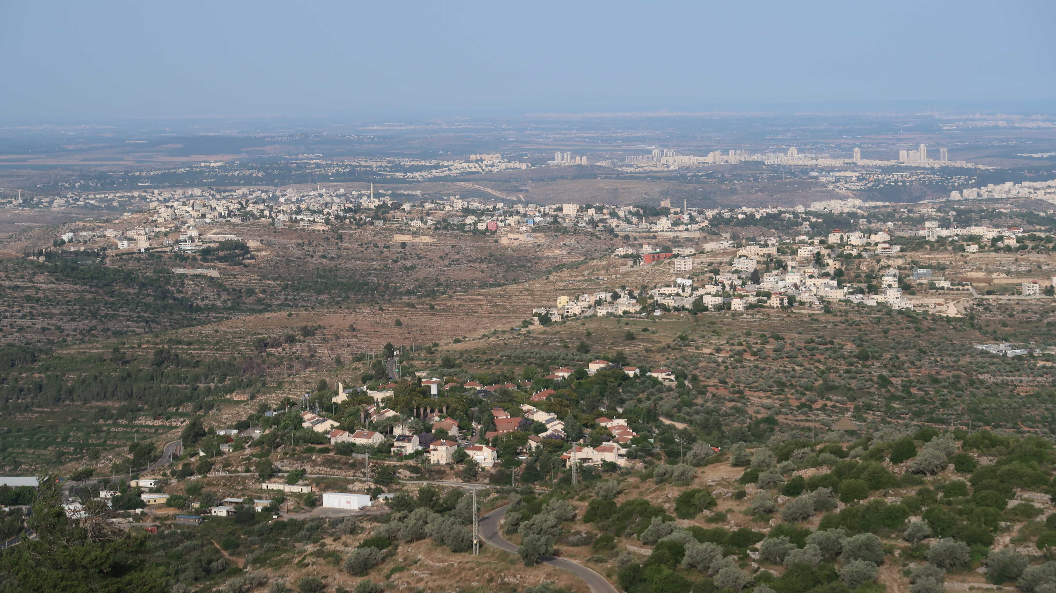 הנוף 1